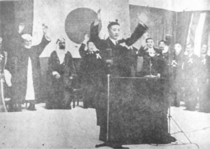 Aisin Gioro Pukuang shouting “Tenno Heika Banzai” (Long Live the Emperor) at the inauguration ceremony of the Tokyo Mosque